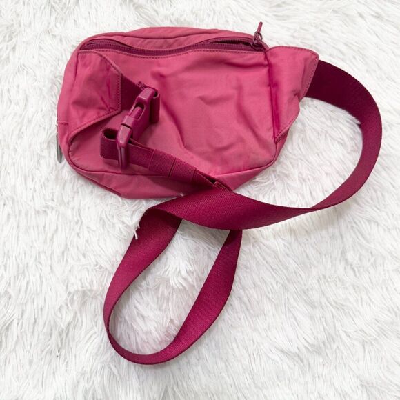 Unisex Lululemon Everywhere Belt Bag 2L in Red Marlot One Size - Picture 8 of 8